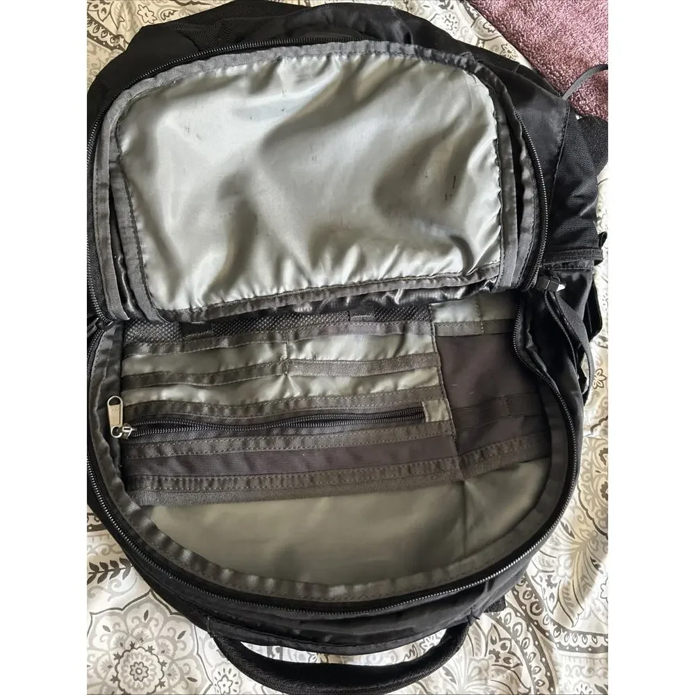 The North Face Recon Backpack FlexVent Suspension Black Holds 15” Laptop VGUC